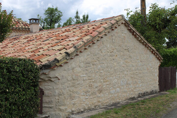 Toiture en tuiles canal ou romane