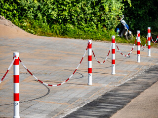 Zaunkette mit Poller