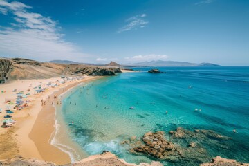 Obraz premium Beautiful Pristine Beach with Scenic Views