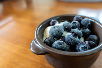 お皿に盛られたブルーベリー