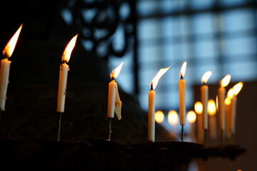 お寺の蝋燭と線香