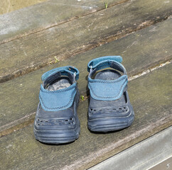 Blaue Kinderschuhe
