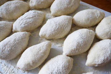 process of preparing yeast dough for filled pies © Palanga