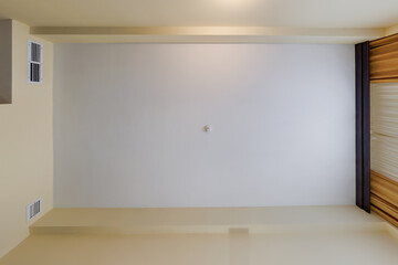 Fototapeta premium suspended ceiling with halogen spots lamps and drywall construction in empty room in apartment or house. Stretch ceiling white and complex shape.