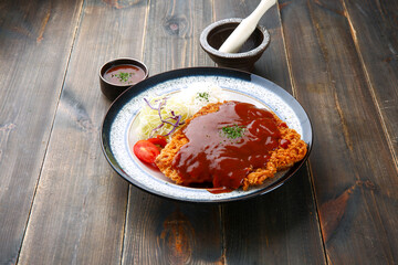 Big pork cutlet on the background of the tree 나무배경 위에 왕돈까스