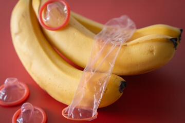 バナナとコンドーム 避妊 安全 セックス 愛情