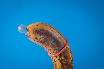 バナナとコンドーム 避妊 安全 セックス 愛情