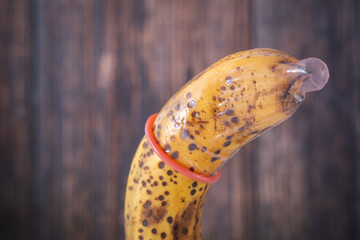 バナナとコンドーム 避妊 安全 セックス 愛情