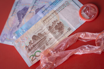 中国 元 お金 現金 コンドーム 避妊 安全 セックス 愛情