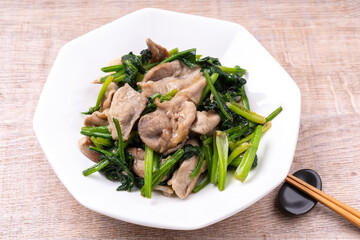 豚肉とほうれん草のオイスターソース炒め