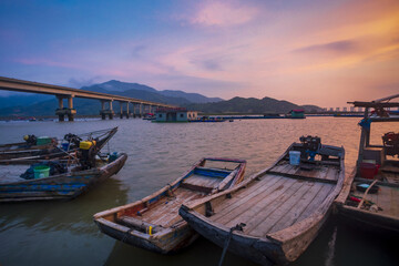 Fototapeta premium Sunset on the Lower Qingshan Mountain