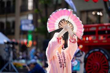 日本の仙台青葉まつり　すずめ踊りと山鉾