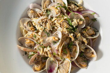 A top down view of a bowl of linguine alle vongole.