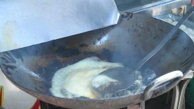 Deep Fry Big Puri For Breakfast In A Big Karahi - Desi Food
