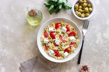 Orzo pasta with white cheese, tomatoes and olives. Healthy eating. Vegetarian food.