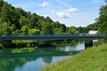 Fototapeta premium Bridge over the Dobra River at Jarce Polje in Croatia