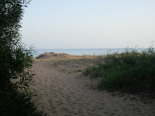arrivée en vue de la plage
