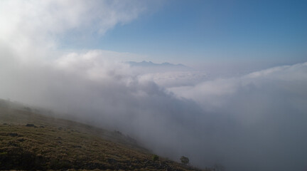 車山山頂から眺める雲海と八ヶ岳