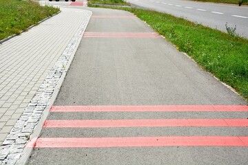 SpSpeed bumps for bicycles on the roadeed bumps for bicycles on the road