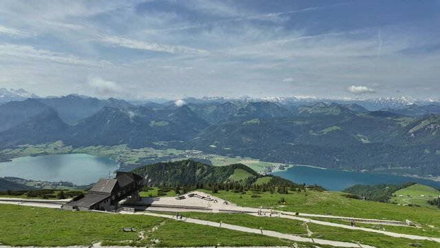 Salzkammergut, &Ouml;sterreich: Zeitraffer der Alpen und dem Wolfgangsee vom Schafberg aus