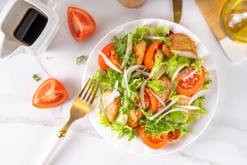 Vegetable salad with grilled chicken