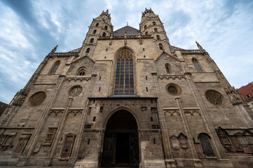 Fototapeta premium Vienna, Austria, August 17, 2022. The imposing facade of St. Stephen's Cathedral. 