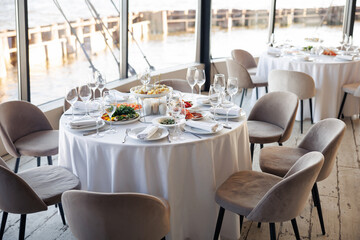 table setting in restaurant