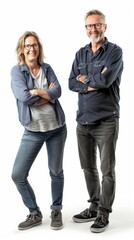 Obraz premium Casual Portrait of a Smiling Couple Standing in Front of a White Background