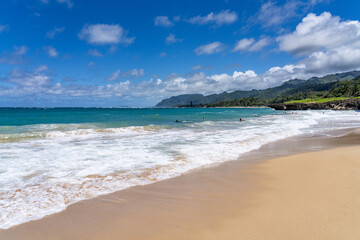 Pounder’s Beach，Windward Coast of Oahu, Hawaii. 