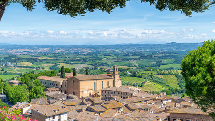 Fototapeta premium A view of the church of Sant'Agostino in San Gimignano, Italy
