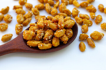 Caramelised peanuts with sesame, Candied peanuts