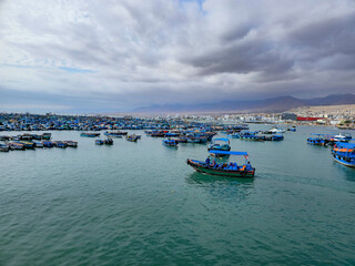 Fototapeta premium Maritime port with many boats and ships, with a view of the port at sunset.
