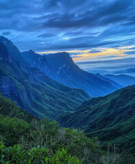 Obraz premium Scenic view of high green mountains against the backdrop of an incredibly beautiful cloudy evening sky