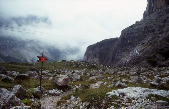 Hinweisschild zum "Sentiero Violi" Klettersteig in der Brenta, Dolomiten, Italien - Tour -96