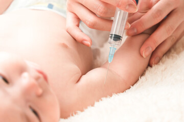注射される赤ちゃん（予防接種・注射・定期健診・乳幼児健診）
