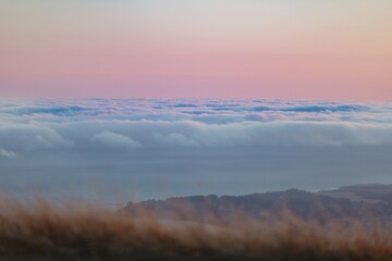 Obraz premium View of pacific coastline with foggy clouds at sunset. Marin country, San Francisc0, California, USA.