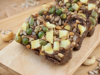 한국 전통음식 영양떡, 견과류