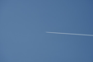 青空と飛行機雲