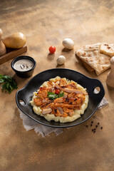 Classic Chicken, Sliced grill chicken and mushroom sauce served with mashed potato.
