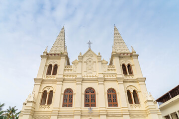 Obraz premium Santa Cruz Cathedral Basilica, also known as Kottepalli, is located in Fort Kochi.