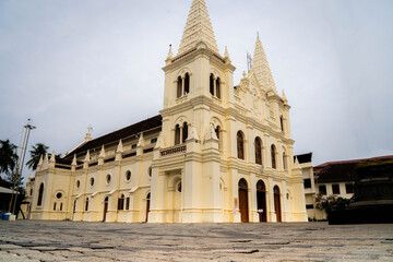 Obraz premium Santa Cruz Cathedral Basilica, also known as Kottepalli, is located in Fort Kochi.