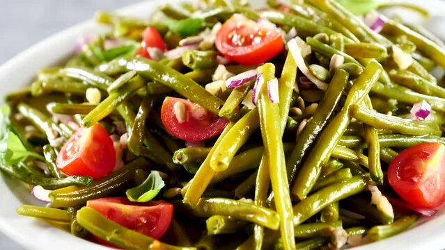 plate of green beans, tomato and onion