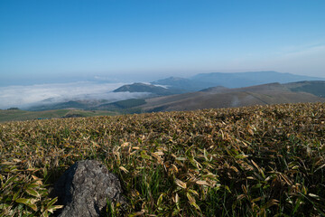 早朝に雲海に包まれた霧ヶ峰