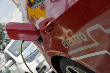 elektroauto, elektromobilität, ladestrom, ladesäule, wallbox, stromtanken, aufladen, batterie,...