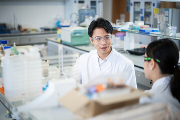 Obraz premium doctor working with tablet in lab