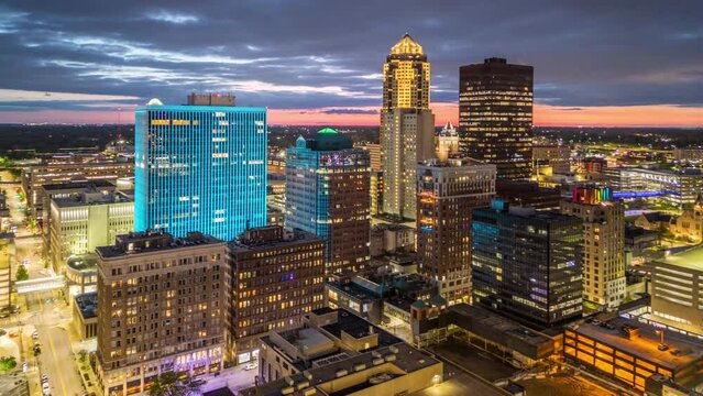 Des Moines, Iowa, USA Downtown Cityscape