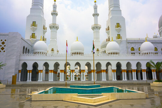 The Sheikh Zayed Grand Mosque is located in Abu Dhabi (United Arab Emirates) and Solo (Indonesia). The largest mosque in the country that the place of worship. Solo, Surakarta, Indonesia. 