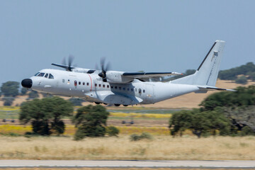 Avión de transporte táctico