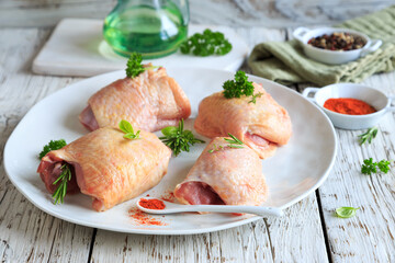 Ausgelöste Hühnerkeulensteaks