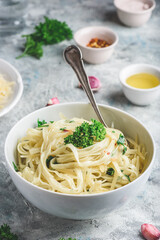 Easy pasta with olive oil and garlic